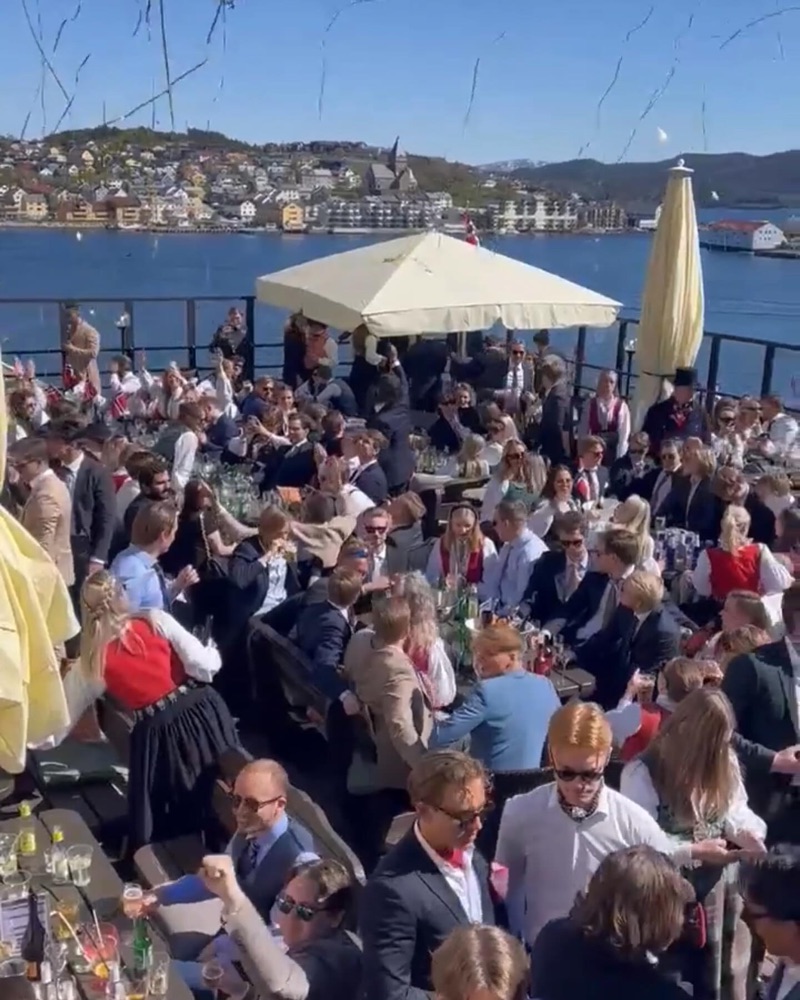Fullsatt 17. mai-feiring på Taket